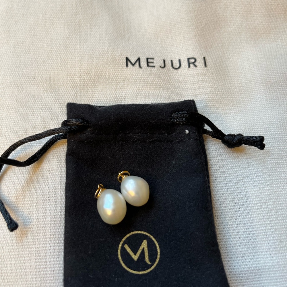Mejuri Organic Pearl Hoop Charms - EUC